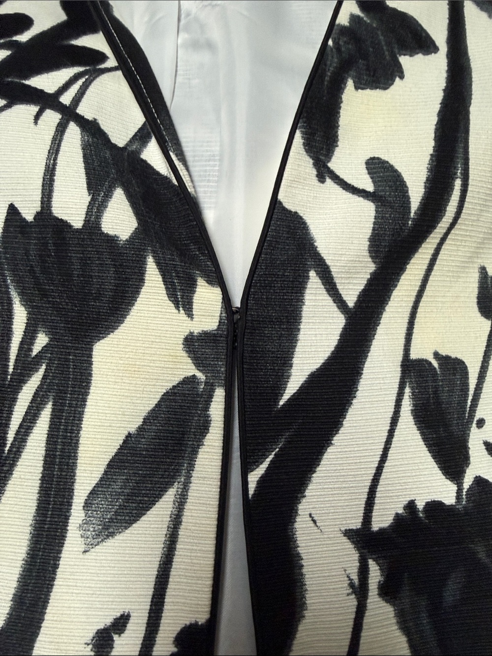 Nine West Black & White Lined Floral Cotton Swing Coat w Clasp Closure Sz Large - Picture 10 of 10